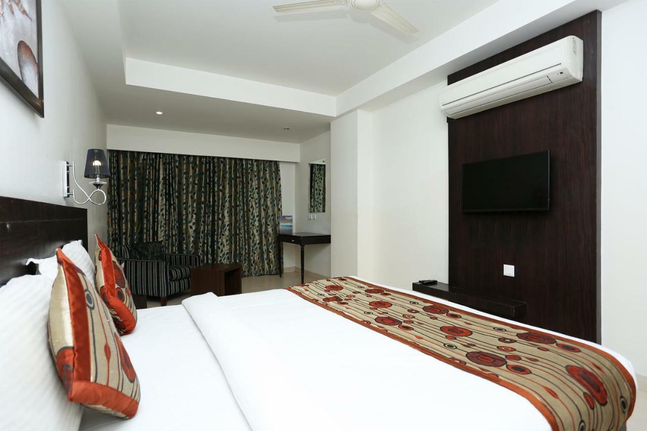Capital O 3600 Hotel Royal Windsor Kāthgodām Extérieur photo