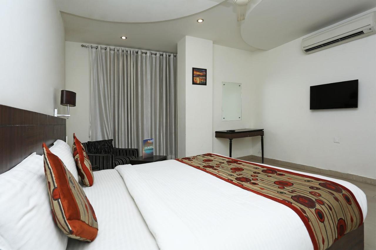 Capital O 3600 Hotel Royal Windsor Kāthgodām Extérieur photo
